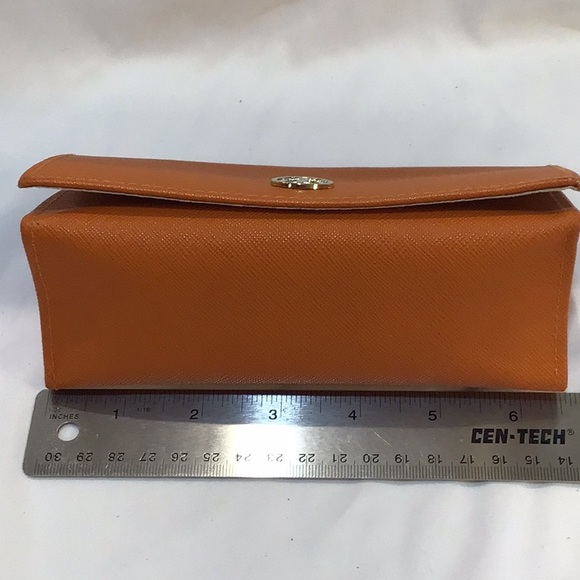 Tory Burch sunglasses case - Picture 3 of 5